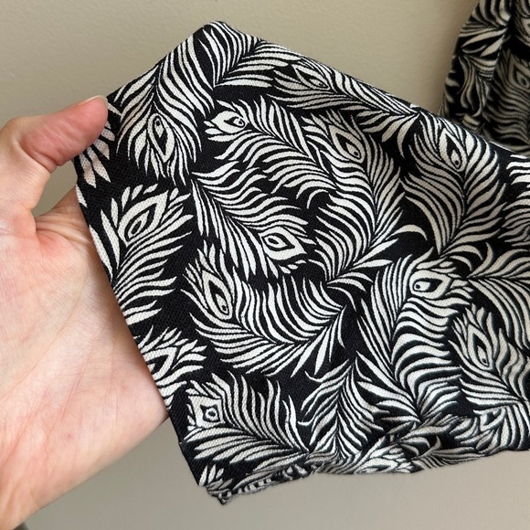 H&M Black and White Feather Print Ankle Pants, Fun Flowy Pants, Size 12 - Picture 4 of 15
